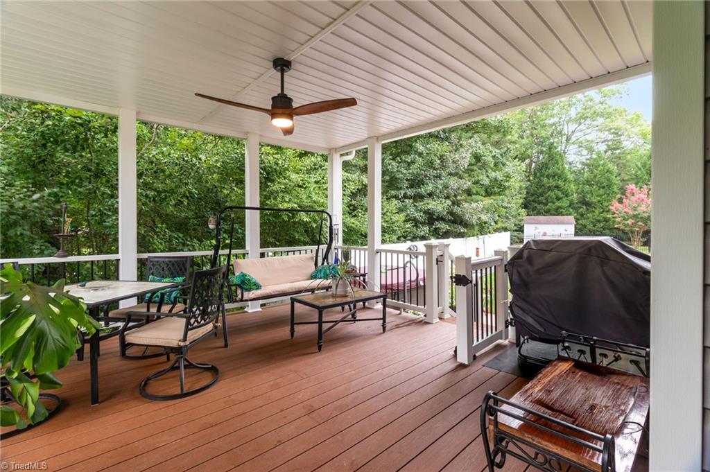 111 Tree Top Lane Property Photo 9