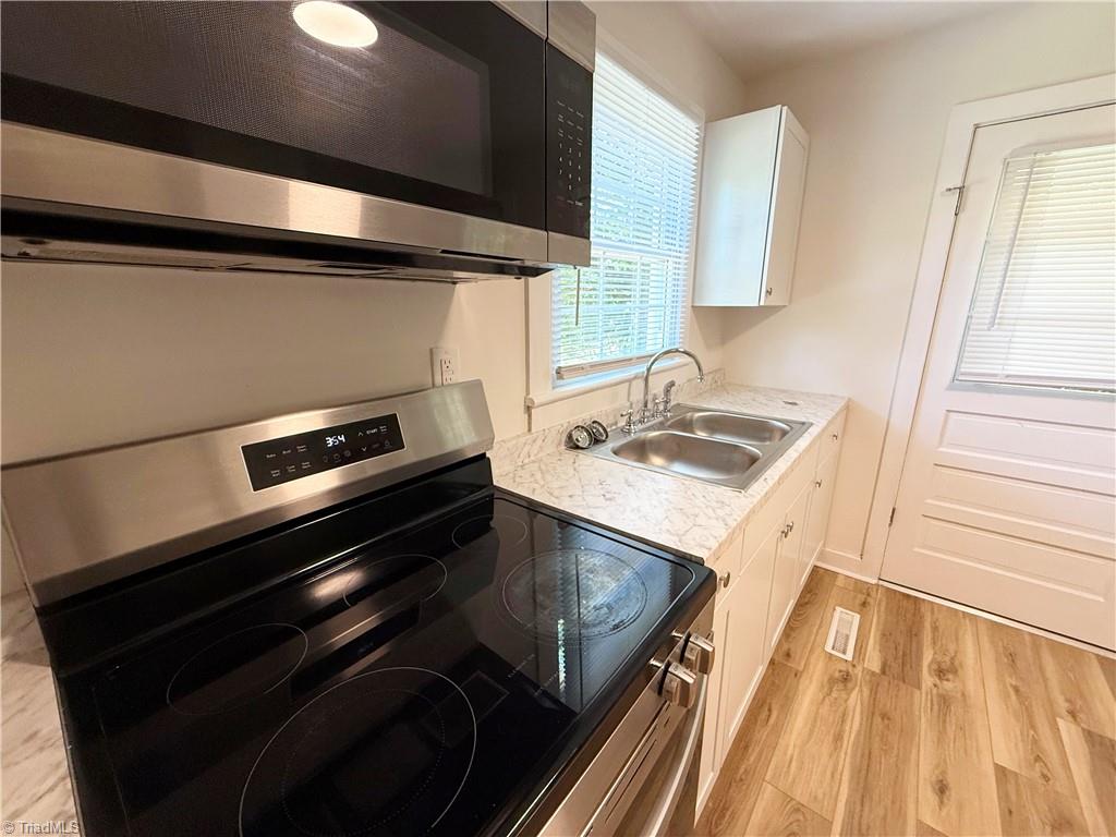 2604 Lyndhurst Avenue Property Photo 4
