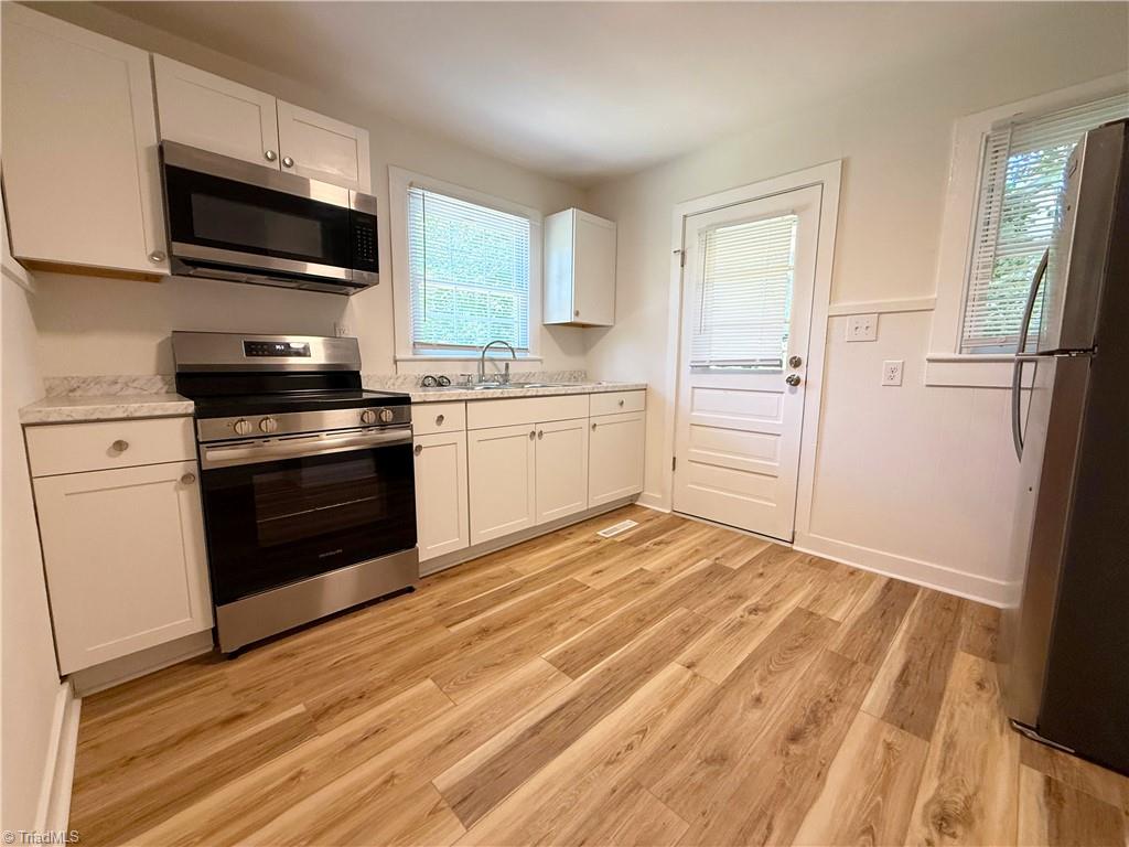 2604 Lyndhurst Avenue Property Photo 5