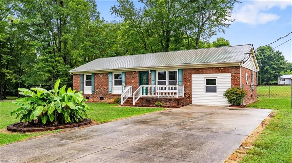 545 Maplewood Circle Property Photo 1