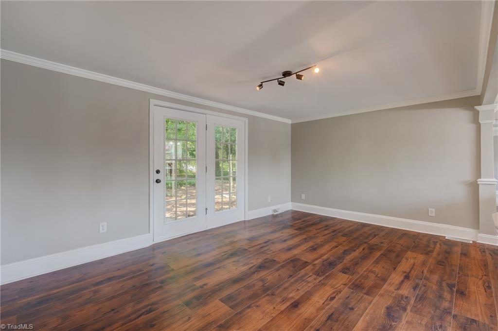 1110 Rosemont Drive Property Photo 3
