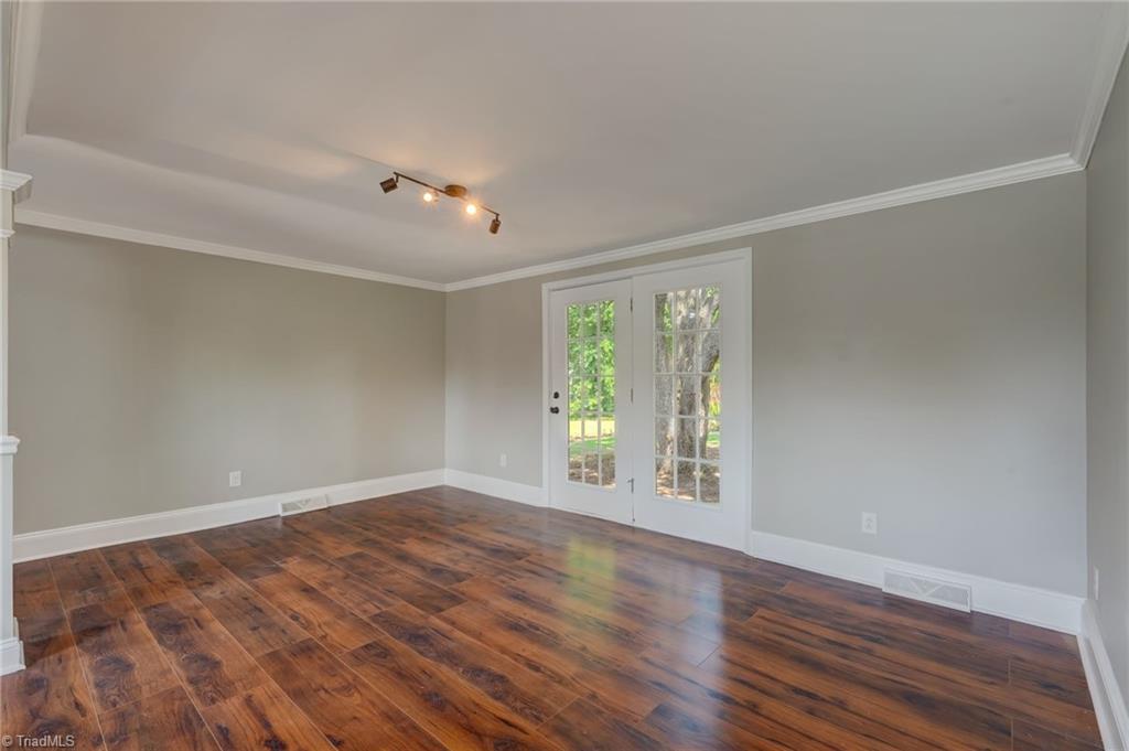 1110 Rosemont Drive Property Photo 5
