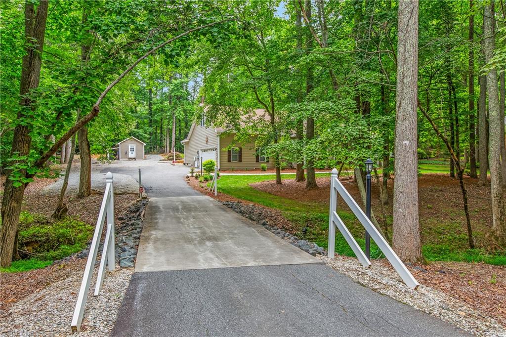 1239 Blackberry Ridge Road Property Photo 1