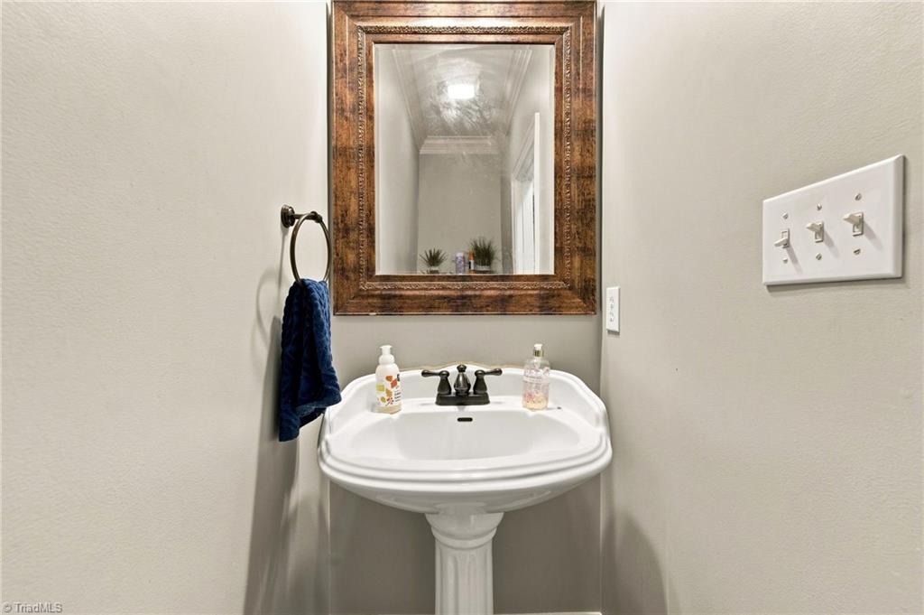 8106 Angels Glen Drive Property Photo 6