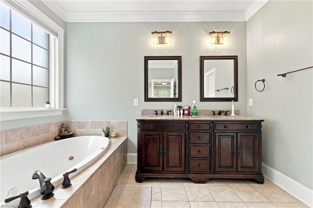8106 Angels Glen Drive Property Photo 17
