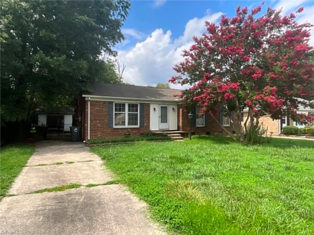 3118 Shallowford Drive Property Photo 1