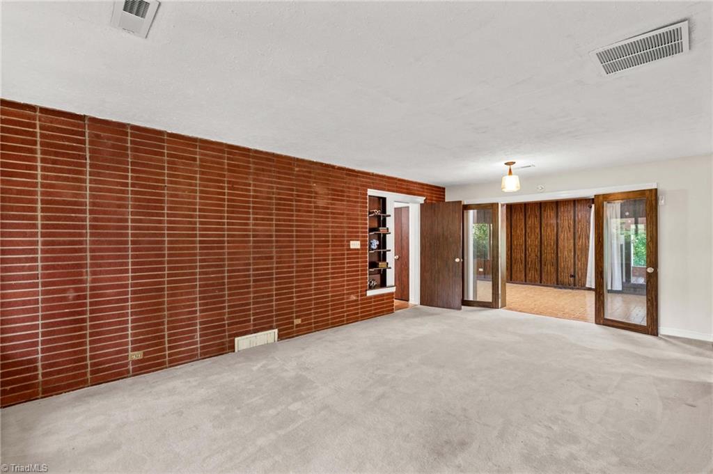 1221 Forestdale Drive Property Photo 7