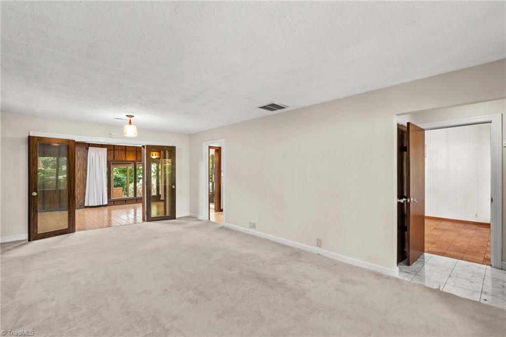 1221 Forestdale Drive Property Photo 8