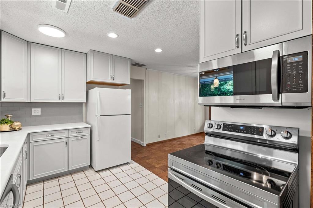 1221 Forestdale Drive Property Photo 13