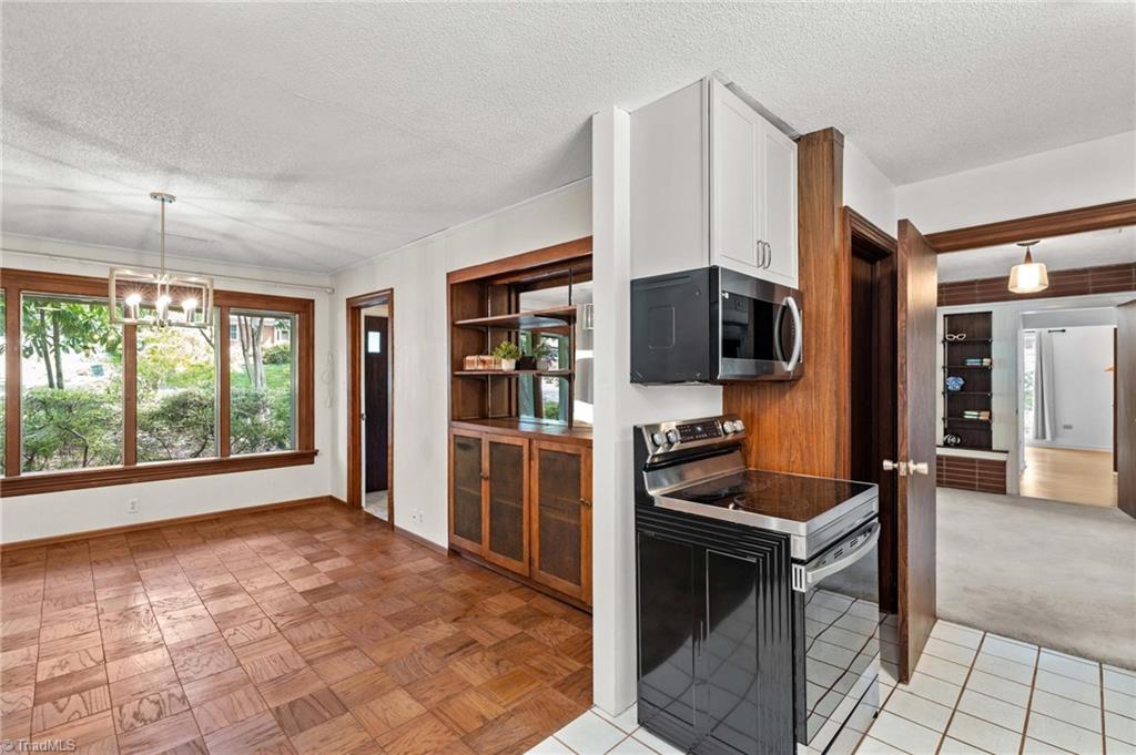 1221 Forestdale Drive Property Photo 15
