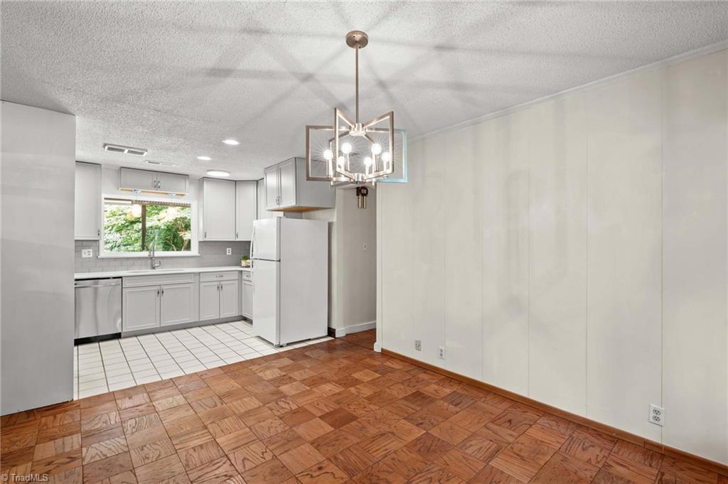 1221 Forestdale Drive Property Photo 21