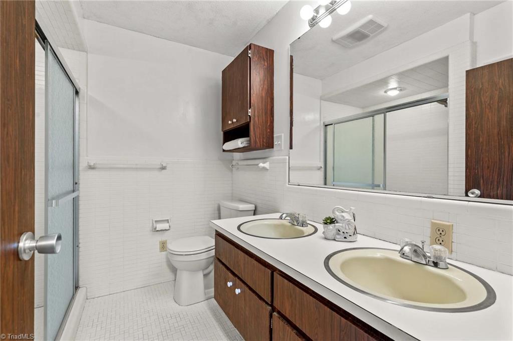 1221 Forestdale Drive Property Photo 34