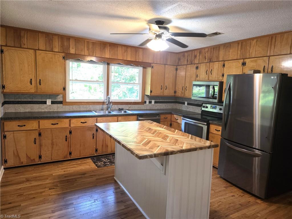 146 King Park Circle Property Photo 6