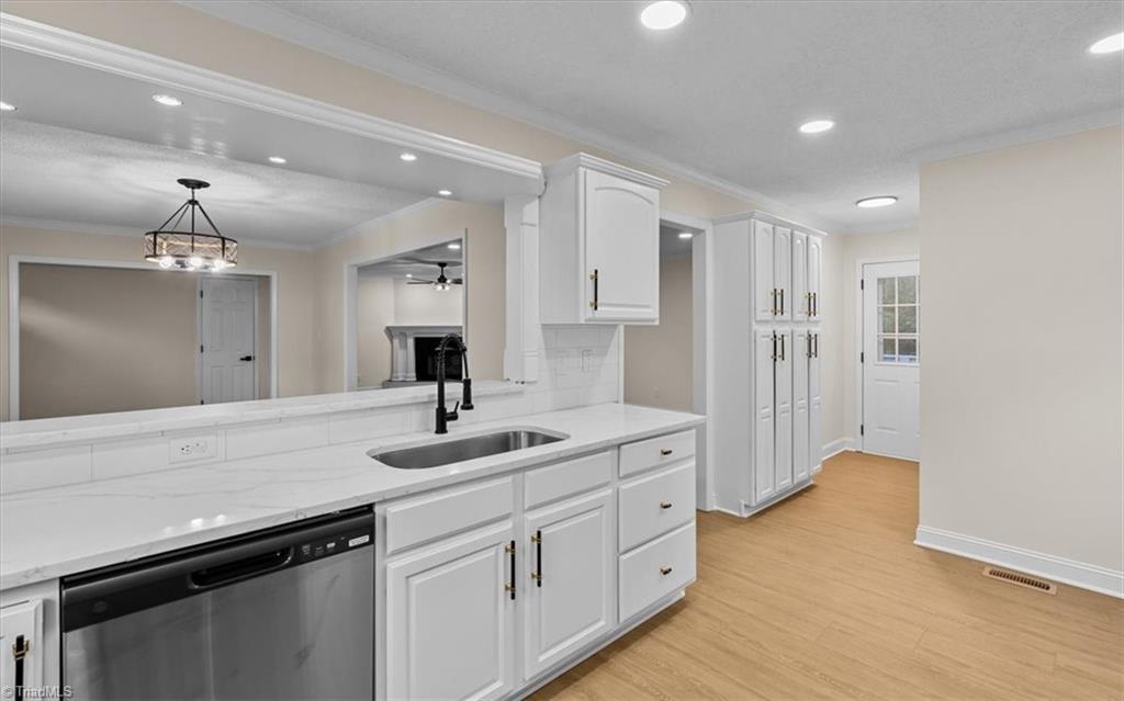 5007 Shoreline Drive Property Photo 12