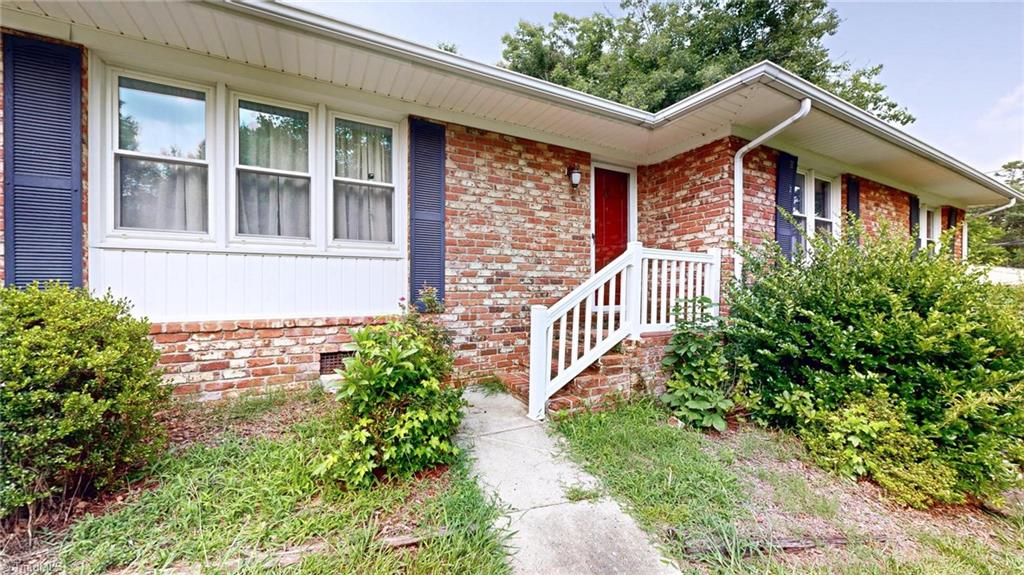 3908 Beverly Hills Drive Property Photo 4