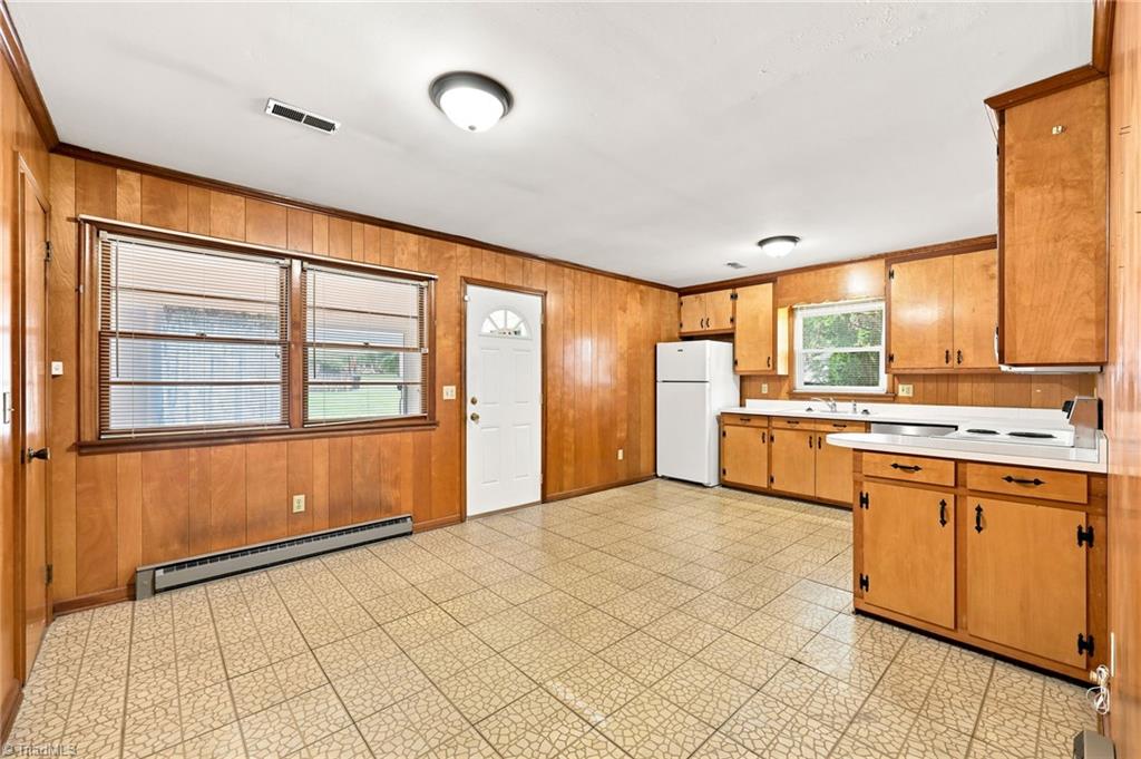 201 Rolling Road Property Photo 6
