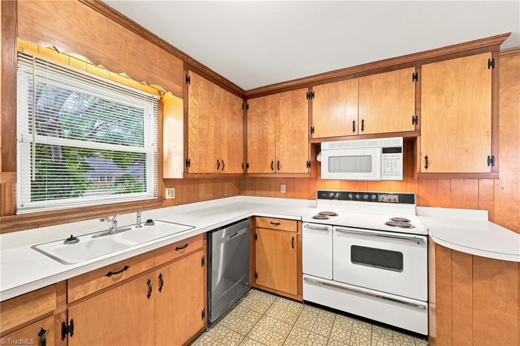 201 Rolling Road Property Photo 7