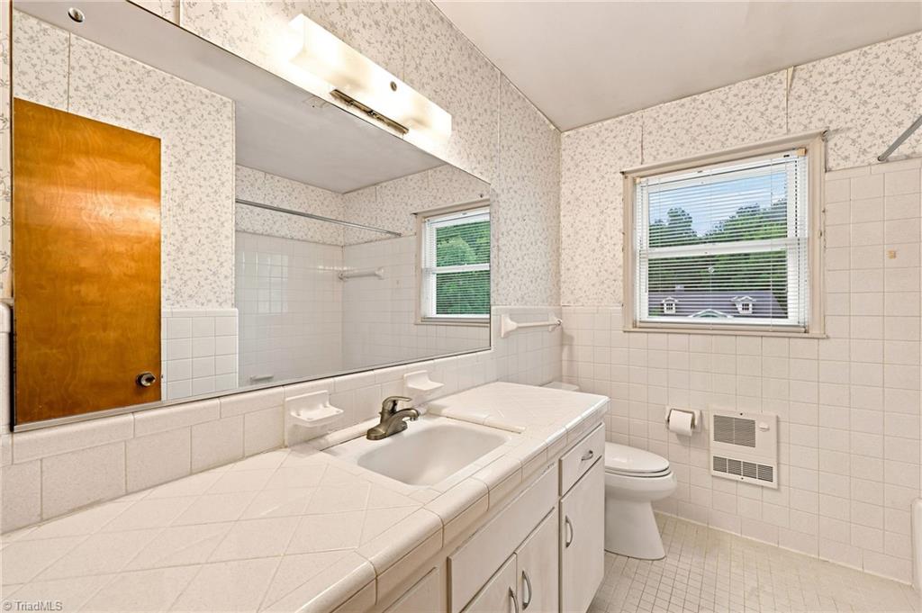 201 Rolling Road Property Photo 9