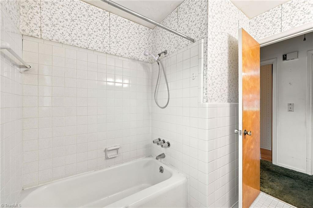 201 Rolling Road Property Photo 10
