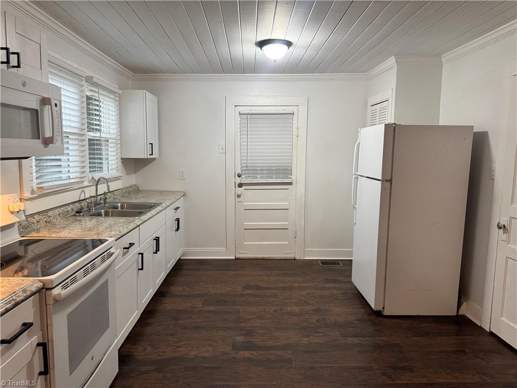 3015 Central Avenue Property Photo 3