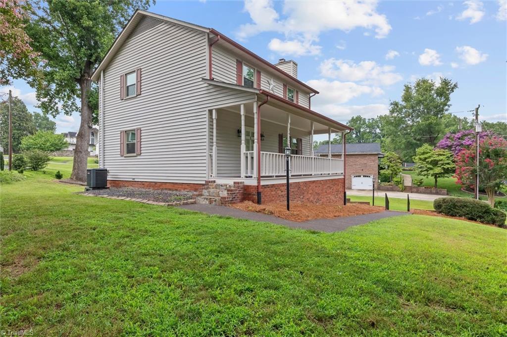 1912 Inman Circle Property Photo 3