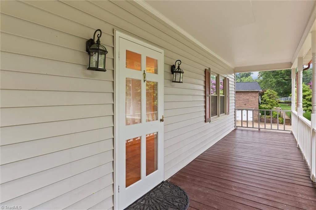 1912 Inman Circle Property Photo 4