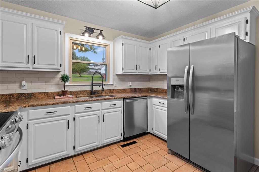1912 Inman Circle Property Photo 11