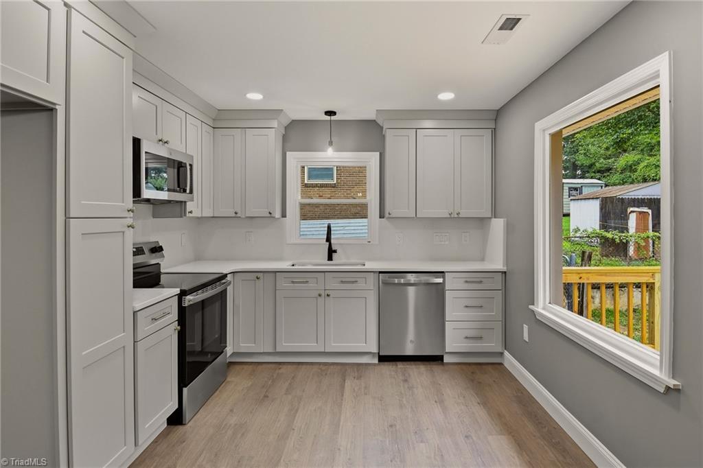721 Mobile Street Property Photo 1
