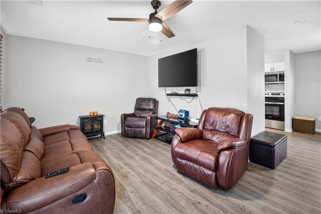 977 Shalimar Drive Property Photo 4