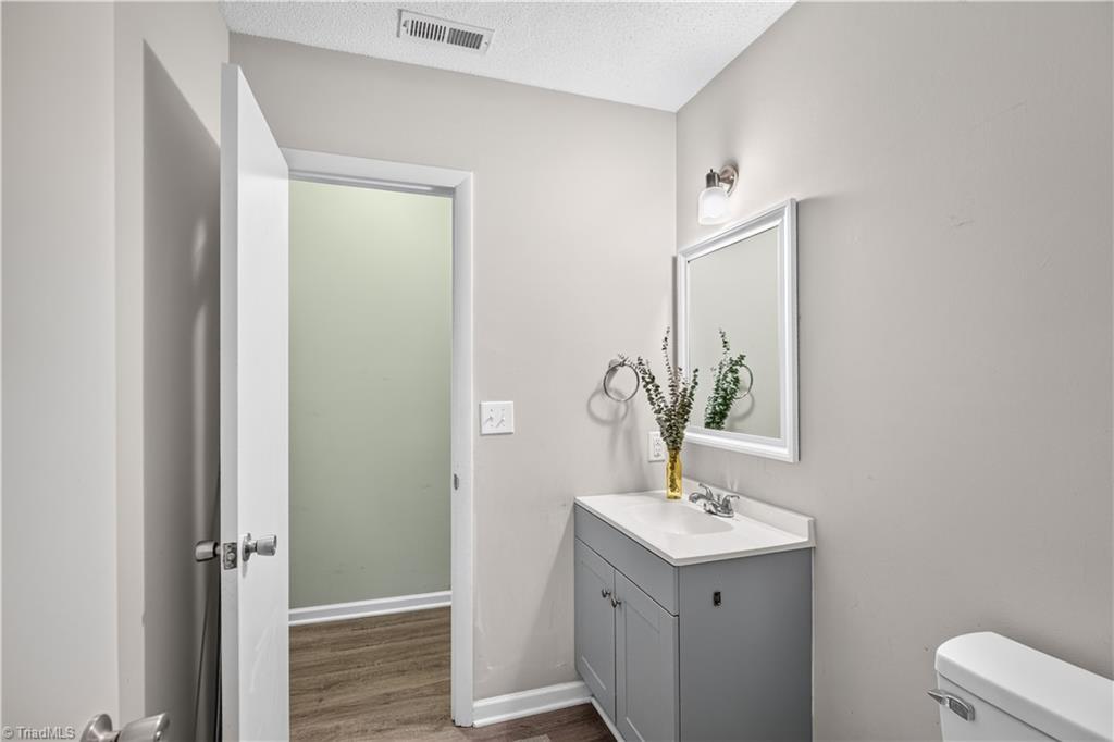 977 Shalimar Drive Property Photo 15
