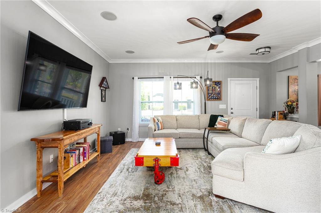 2402 Autumn Mist Drive Property Photo 8