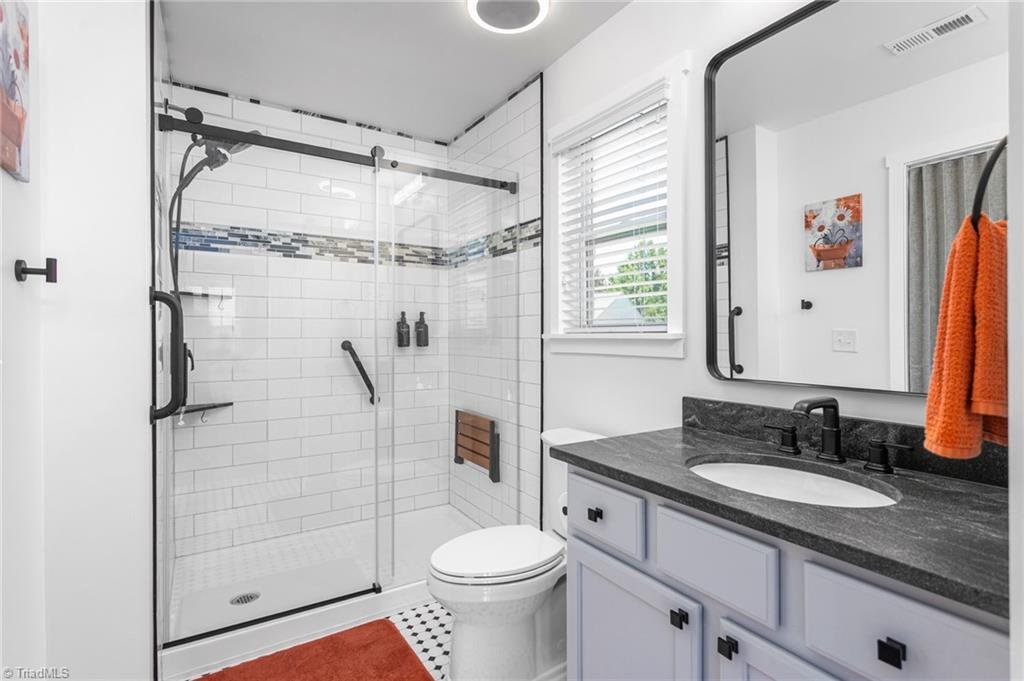 2402 Autumn Mist Drive Property Photo 19