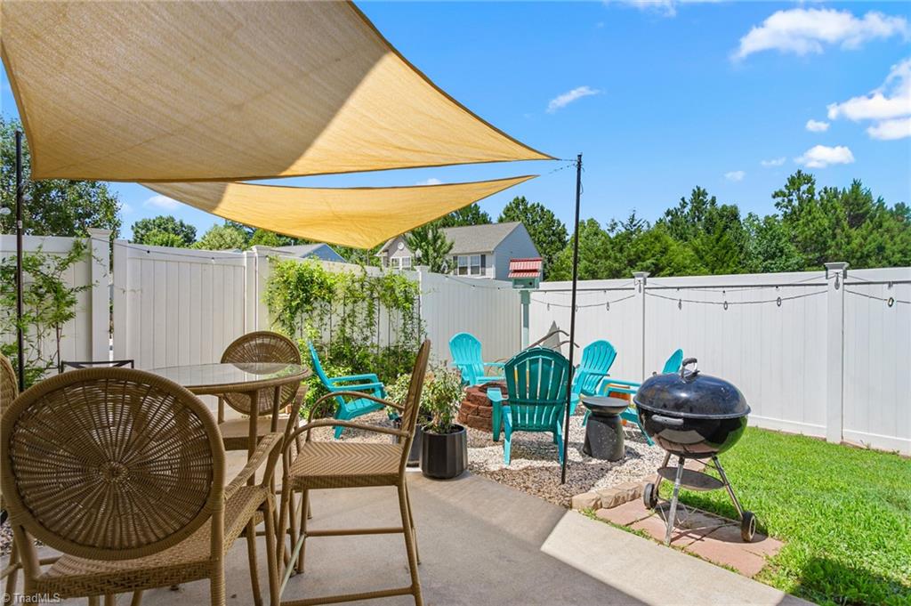 2402 Autumn Mist Drive Property Photo 27