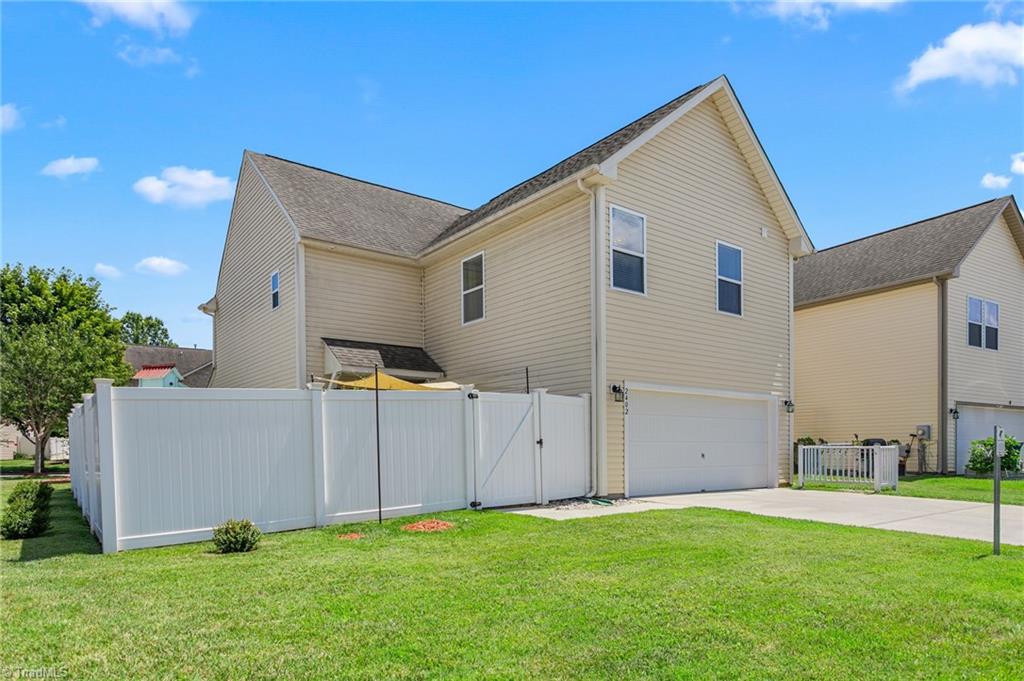 2402 Autumn Mist Drive Property Photo 31
