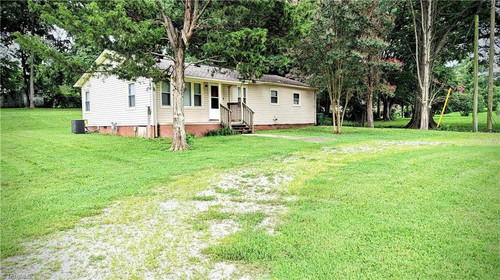 826 Graylyn Drive Property Photo 2
