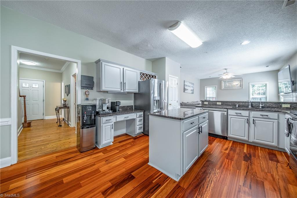 440 Craver Pointe Drive Property Photo 14