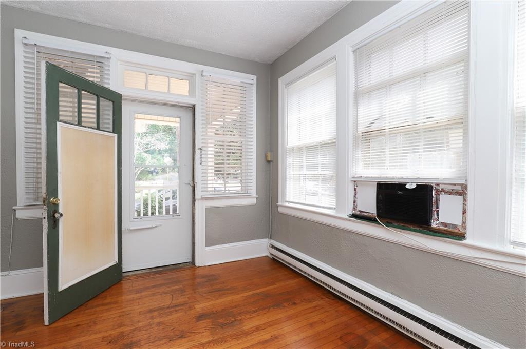 1025 West End Boulevard Property Photo 5