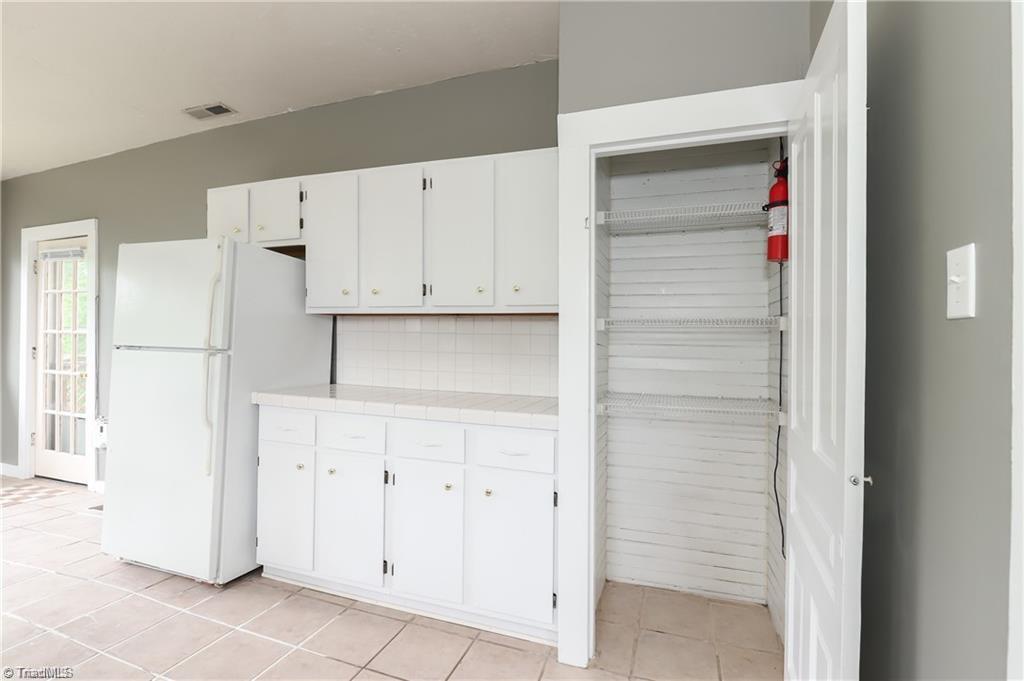 1025 West End Boulevard Property Photo 28