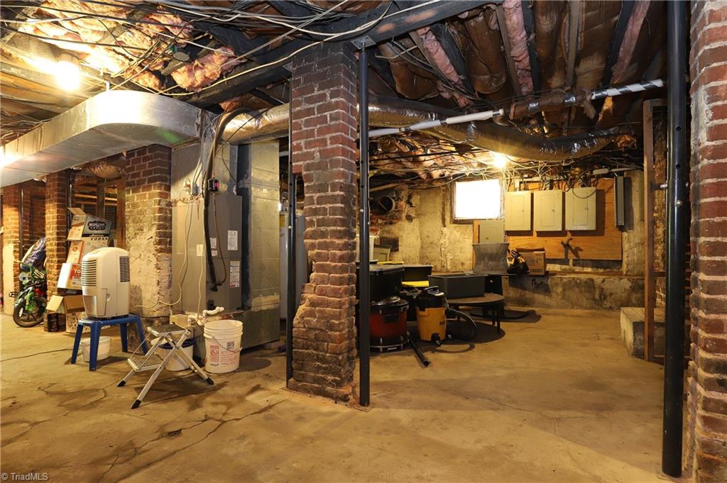 1025 West End Boulevard Property Photo 42
