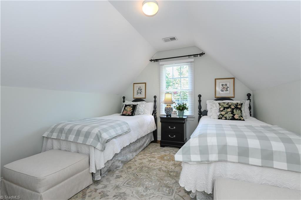18 Heathrow Court Property Photo 37