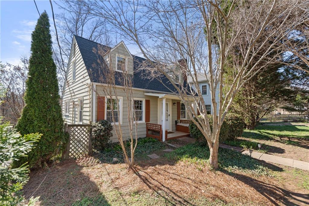 724 S Sunset Drive Property Photo 2