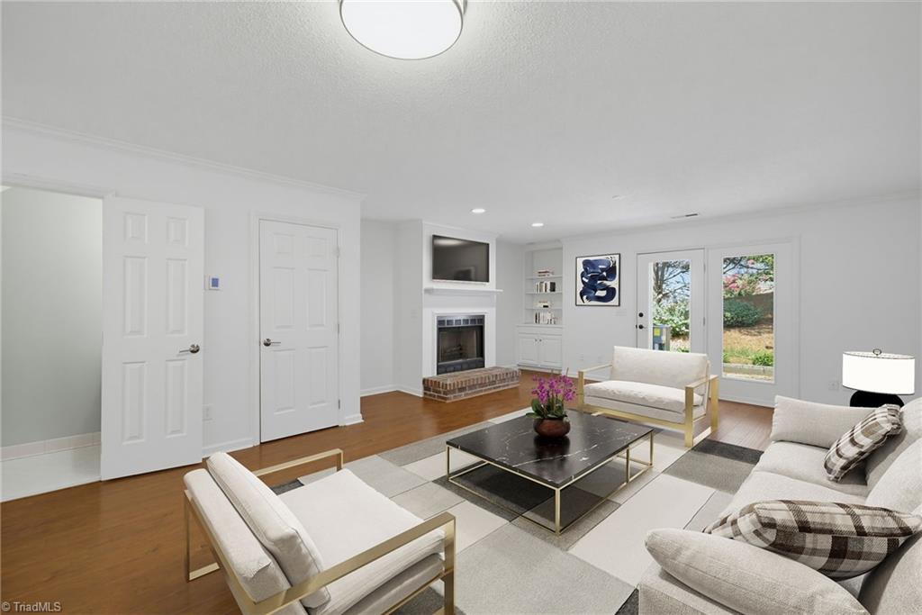 5427 Winters Way Property Photo 4