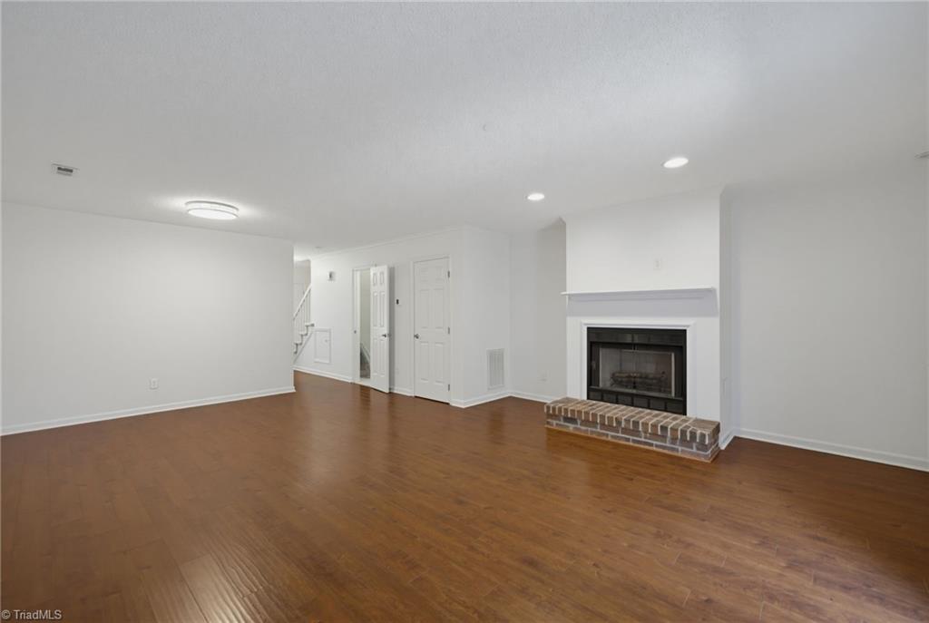 5427 Winters Way Property Photo 5