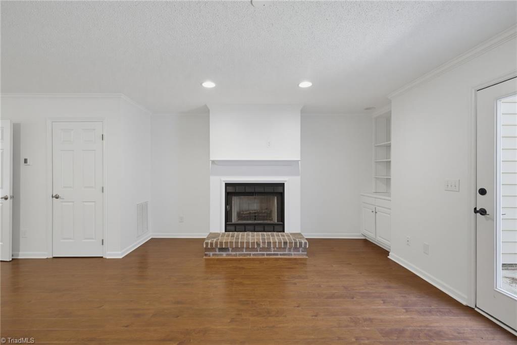 5427 Winters Way Property Photo 6