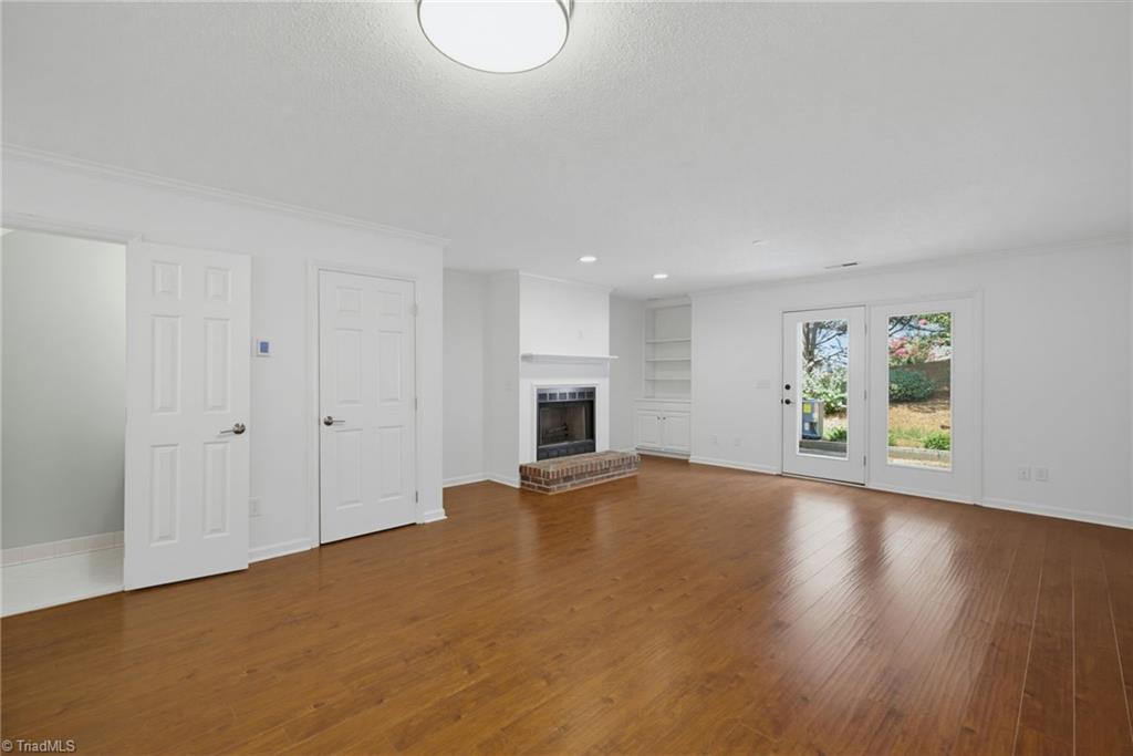 5427 Winters Way Property Photo 8
