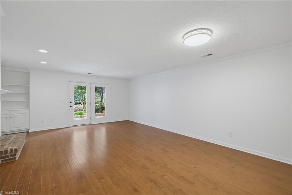 5427 Winters Way Property Photo 9