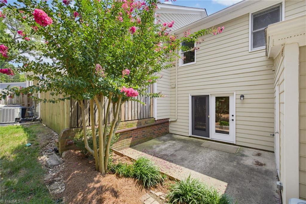 5427 Winters Way Property Photo 28