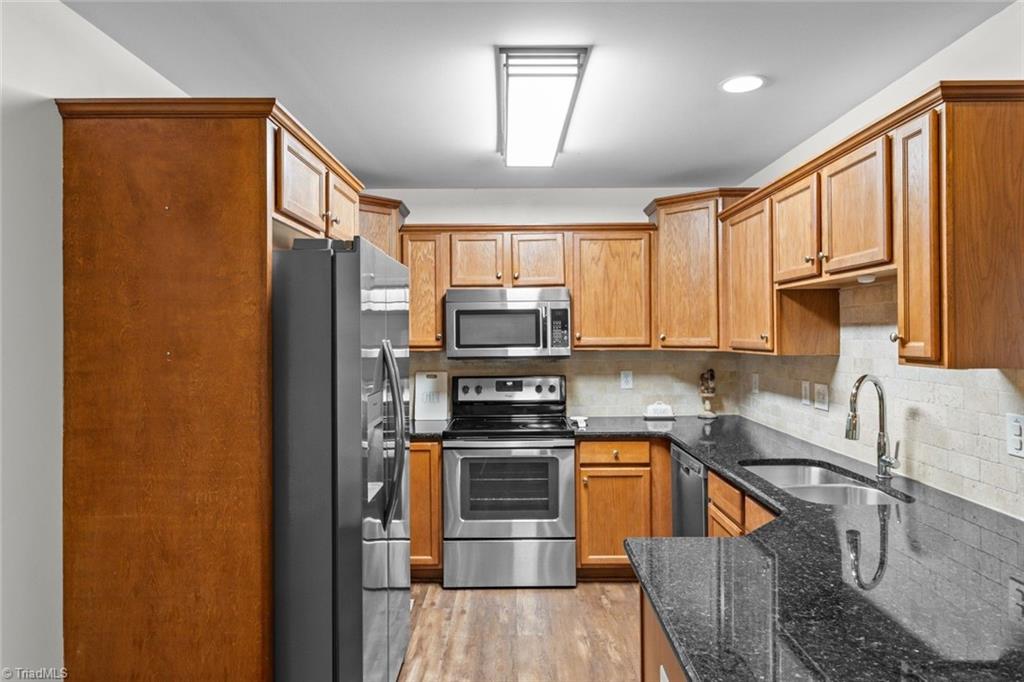 6050 Griffin Drive Property Photo 6