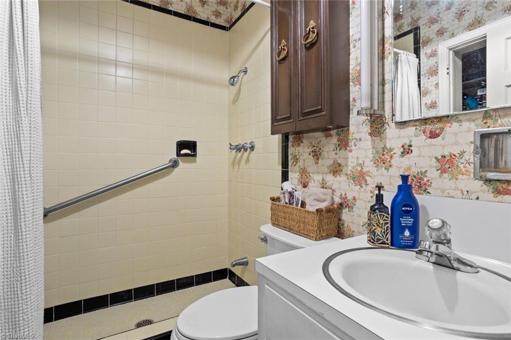 301 Carolina Avenue Property Photo 16