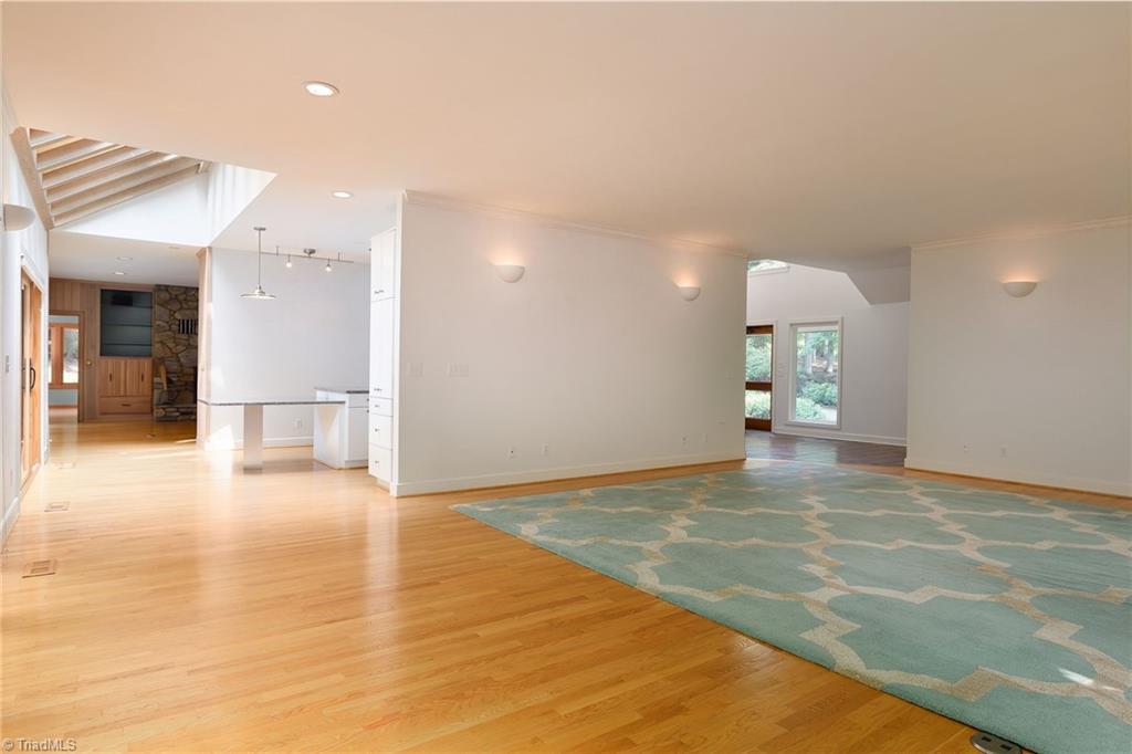 856 Buttonwood Drive Property Photo 8